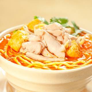 Chicken Laksa Noodle Soup 雞粒啦沙湯麵